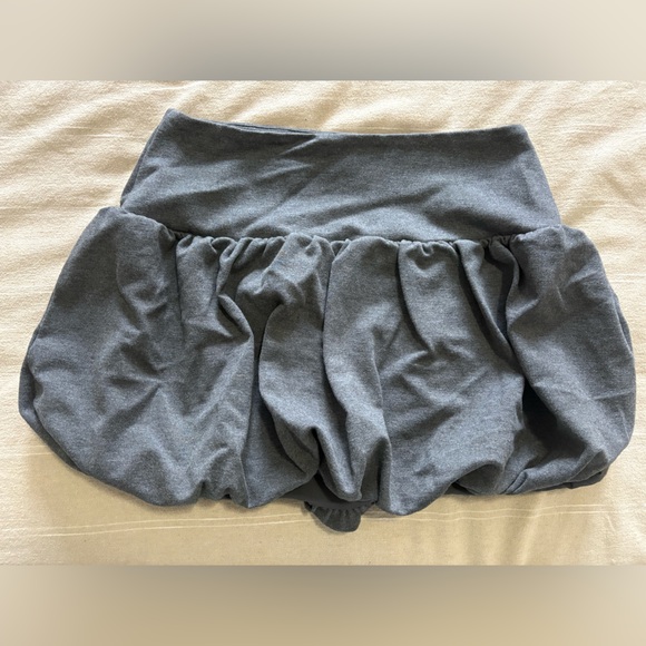 Wilfred | Aritzia Ponteflex Isla bubble Skirt charcoal gray stretch waist small - Picture 4 of 9